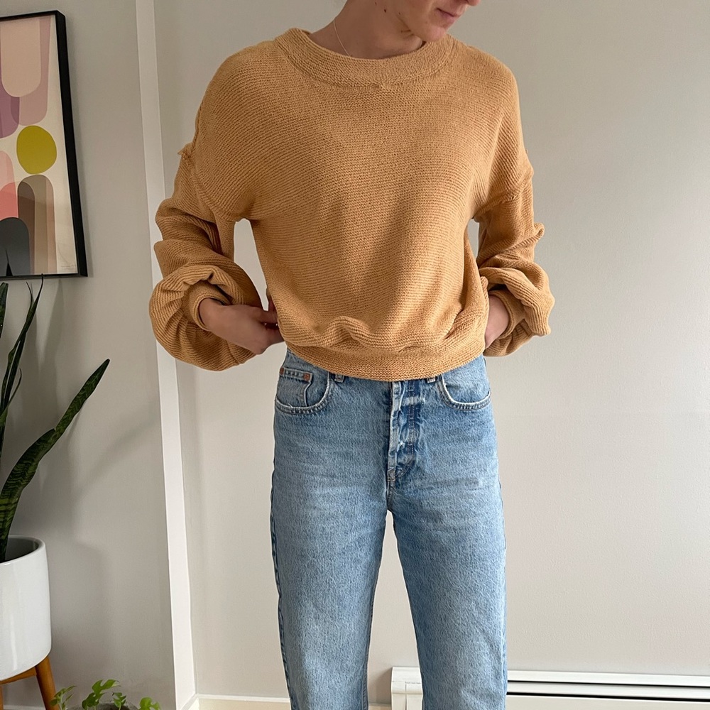 Free people peachy/tan sweater!